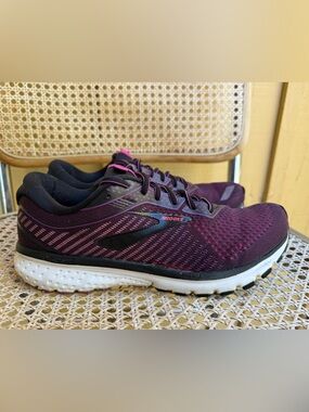 Brooks Ghost 12 Running Shoes Women’s size 10.5